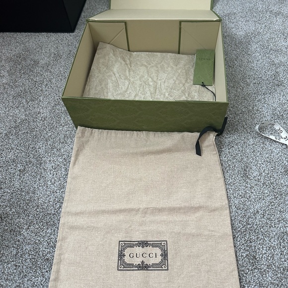 Gucci Green Box with Dust Bag - Picture 1 of 10